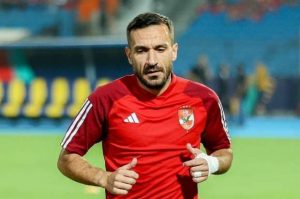 الأهلي يحسم موقفه من تجديد عقد علي معلول لمدة موسمين إضافيين