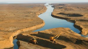 السعودية تصنع أكبر نهر صناعي في العالم وسط الصحراء