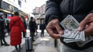 تجار الدولار :مفاجأة غير سارة