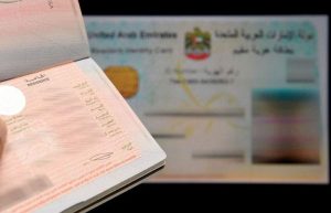 الحصول على تصريح العمل بالإمارات ومزايا توفير تذاكر السفر والسكن