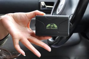 أجهزة تعقب السيارات